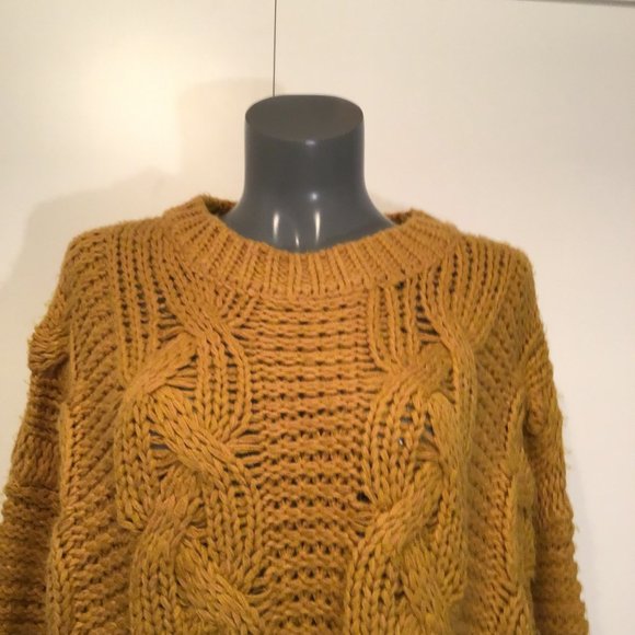 Moon River Distressed Hem Cable Knit Sweater Size S - Picture 2 of 10